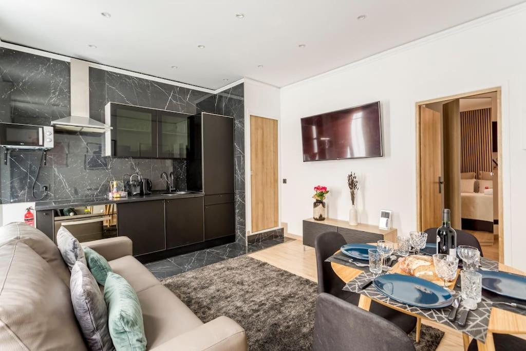 Suite Paris, Tour Eiffel, Champs Elysees ภายนอก รูปภาพ