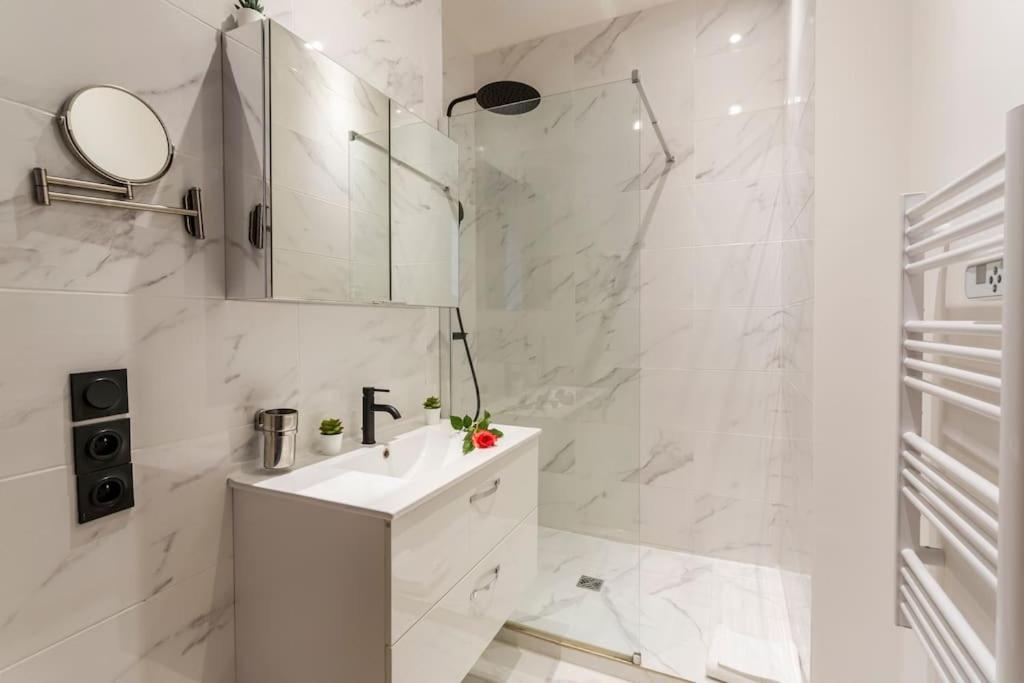 Suite Paris, Tour Eiffel, Champs Elysees ภายนอก รูปภาพ