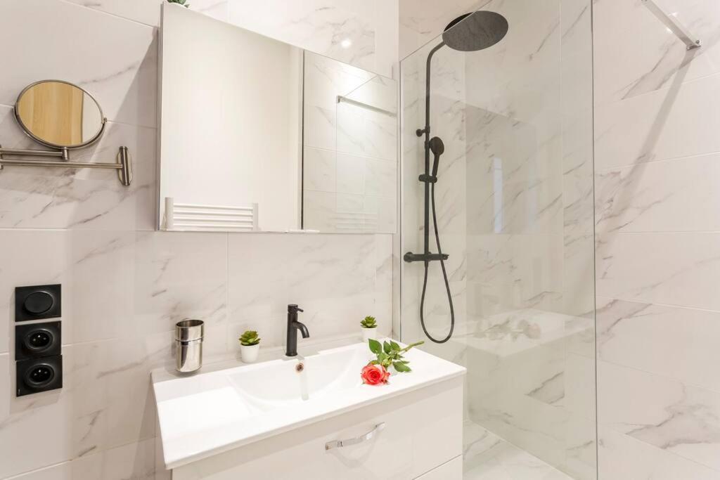 Suite Paris, Tour Eiffel, Champs Elysees ภายนอก รูปภาพ