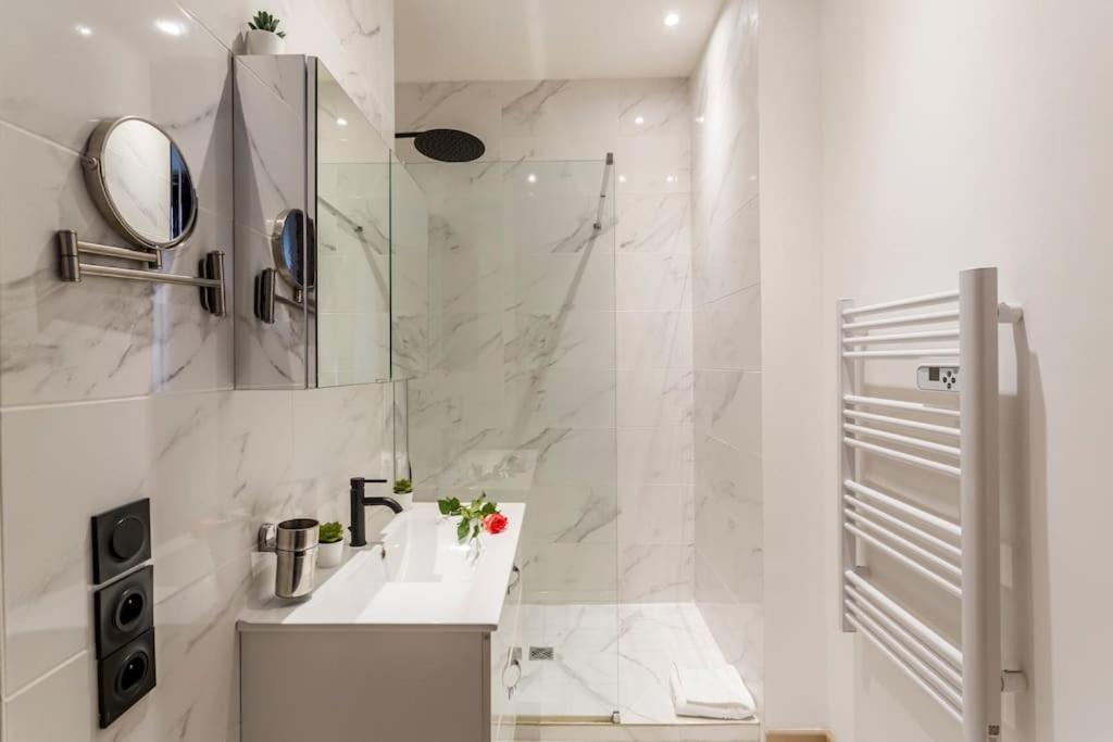 Suite Paris, Tour Eiffel, Champs Elysees ภายนอก รูปภาพ